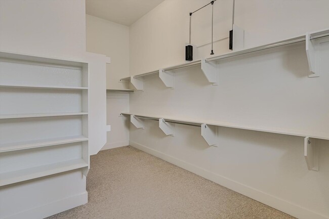 Building Photo - 6133 Florencia Ln