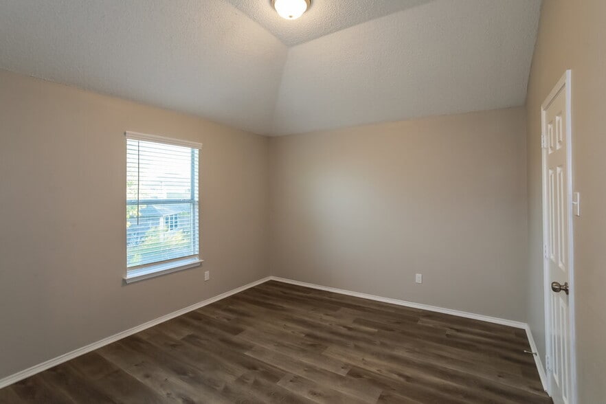 Building Photo - 3405 Star Ranch Ct