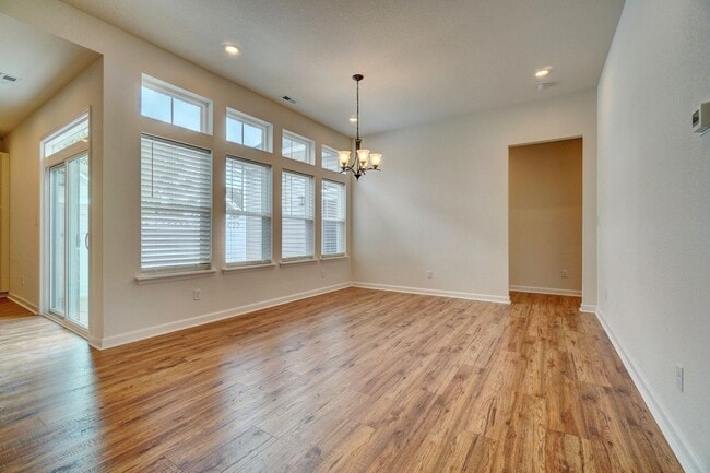 Building Photo - 4 bedroom condo in Suffolk