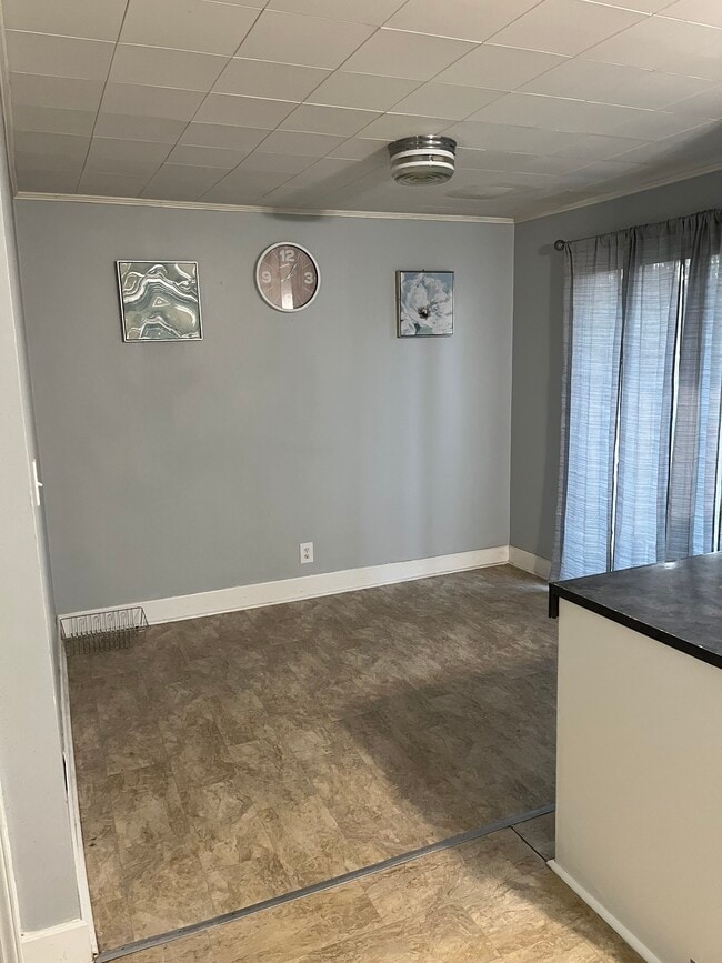 Building Photo - 824 Shirley Dr