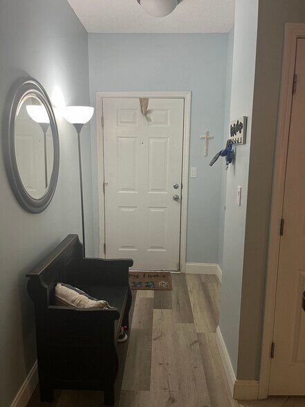 Entryway - 2208 Walden Park Dr