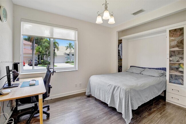 Building Photo - 2651 Oakmont Dr