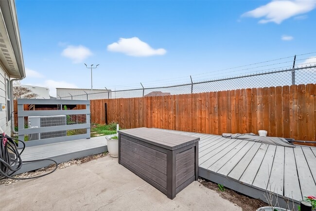 Building Photo - 20610 Moonrise River Ln