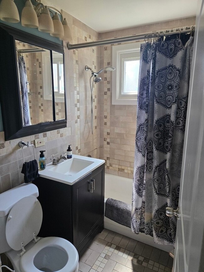 Building Photo - 253 Mantua St