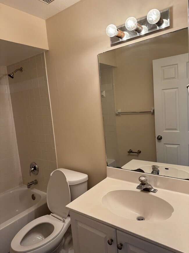 Building Photo - 26741 Little John Ct