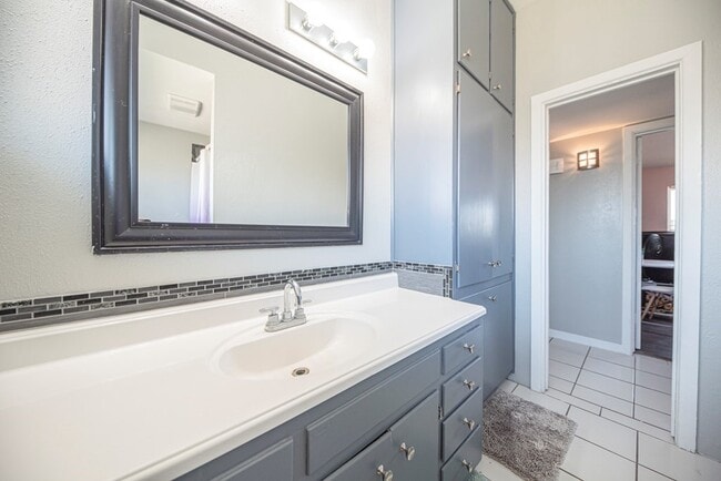 Building Photo - 2901 Nabors Ln