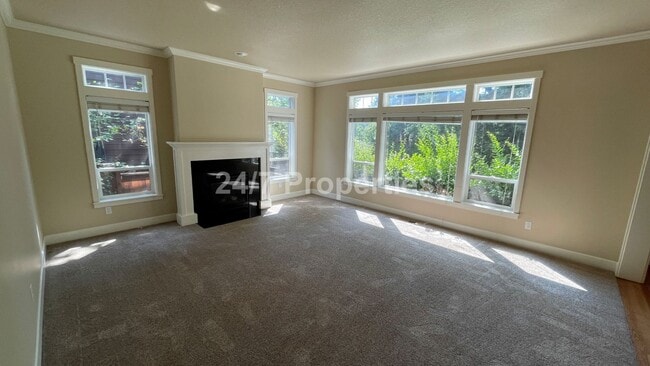 Building Photo - Stunning 4 BD | 2.5 BA Craftsman - Milwaukie