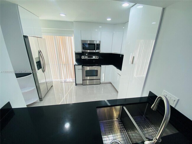 Building Photo - 199 SW 12th Ave