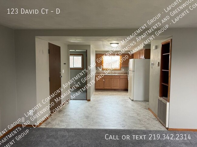 Building Photo - Large Two Bedroom with Garage Available Ap...