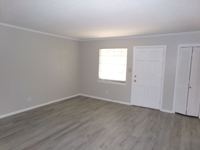 Building Photo - Salem Square Apartments