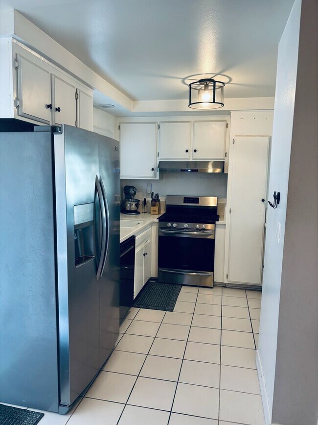 Building Photo - Walk to the Beach