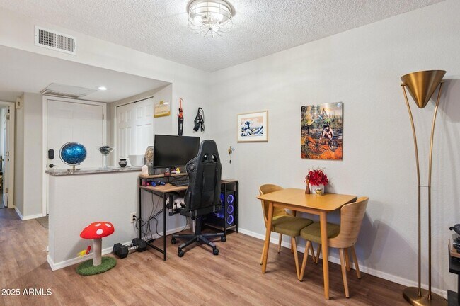 Building Photo - 205 N 74th St