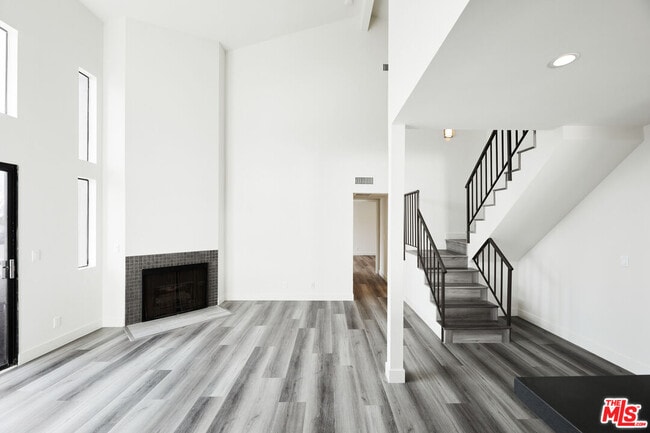 Building Photo - 6212 Fulton Ave