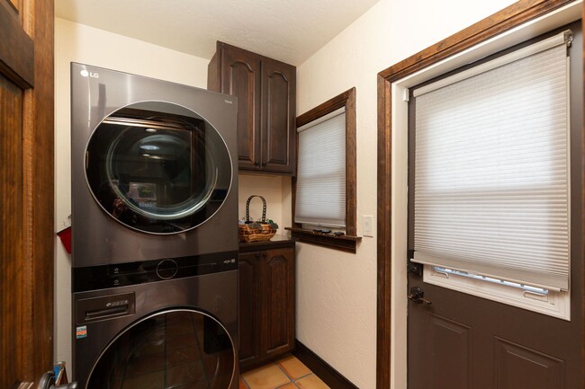 Building Photo - 4 Bed, 3 Bath—Single Family Home in Kensin...