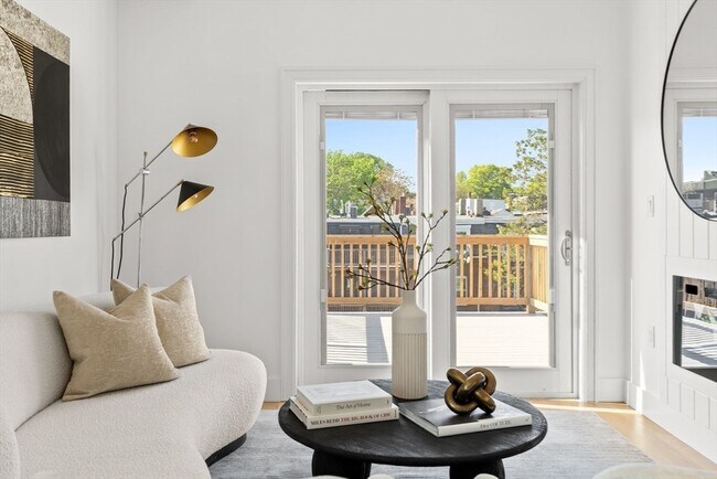 Building Photo - 100 Bennington St