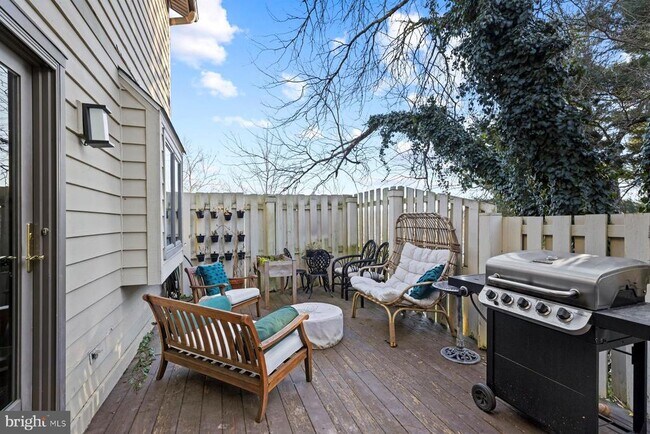 Building Photo - 64 Parchment Dr