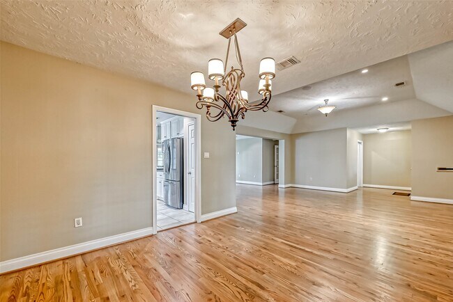 Building Photo - 3710 Linkview Dr