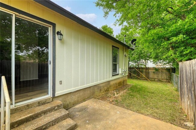Building Photo - 2134 Andover Dr