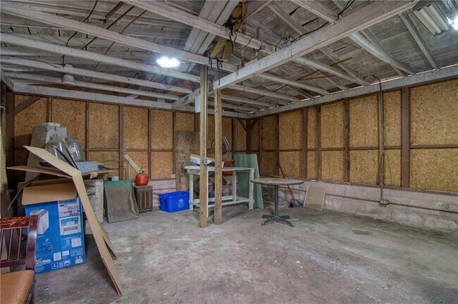 Building Photo - 2232 Old Spring Rd