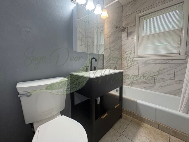 Building Photo - MODERN RENOVATIONS!!!