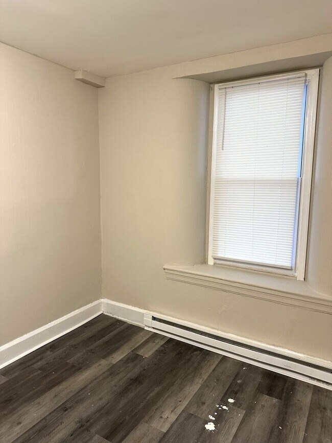 Building Photo - 425 Highland Ave