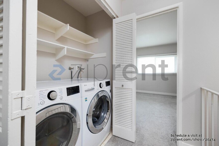 Building Photo - Unit 2