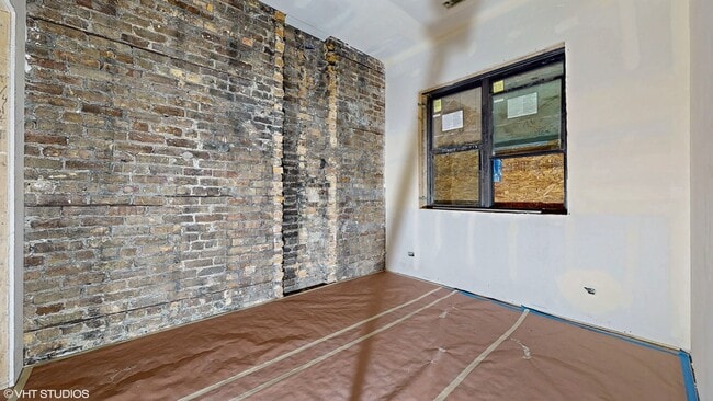 Building Photo - 3242 N Clark St