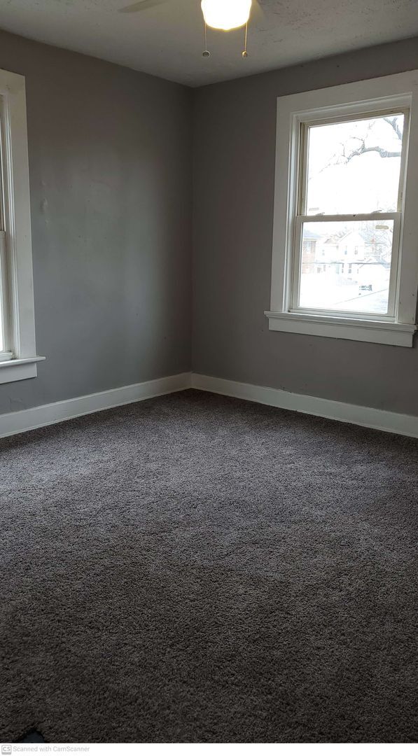 Building Photo - Renovated 3 bed 1 bath home with washer/dryer hook ups!