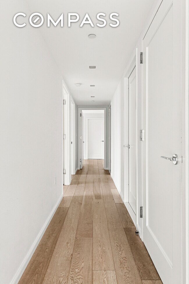 Building Photo - Sprawling UWS 4-Bedroom