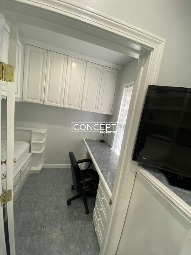 Building Photo - 60 London St