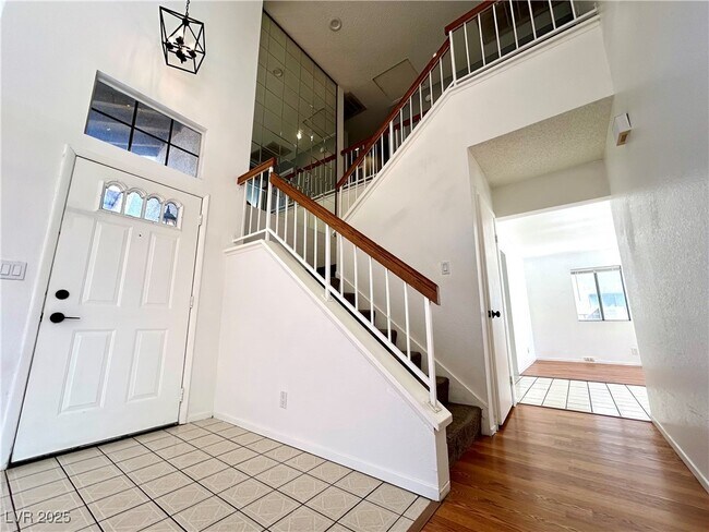 Building Photo - 425 Pemberry Cir