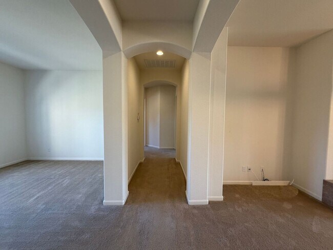 Building Photo - Spanish Springs 5bed/3ba Rental Available ...