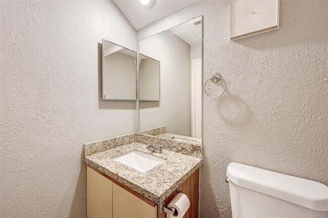 Building Photo - 16800 Sugar Pine Dr