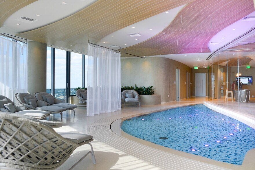 Building Photo - 1000 Brickell Plz