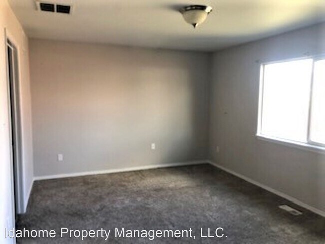 Building Photo - 4 br, 2.5 bath House - 610 E Blue Heron St