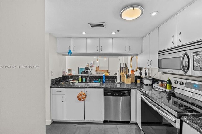 Building Photo - 650 West Ave