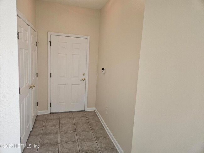 Building Photo - 7801 Point Meadows Dr