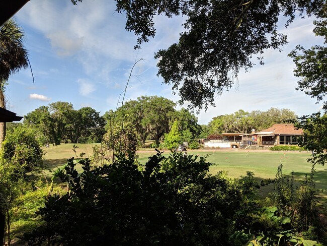 Building Photo - Spacious 2 Bedroom, 2 1/2 Bath Town House ...