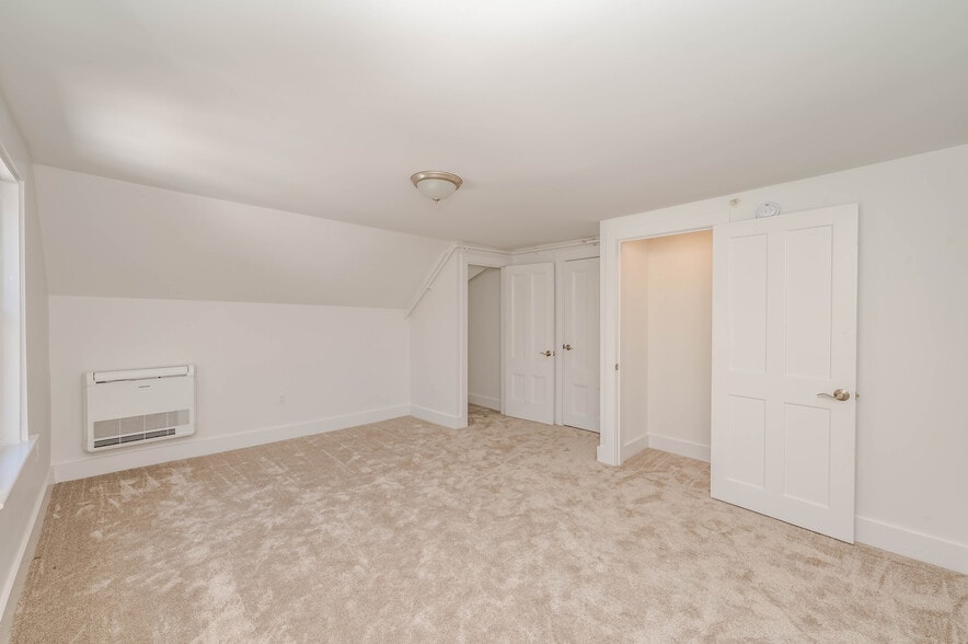 very large room with lots of closet space - 361 Miller Ave