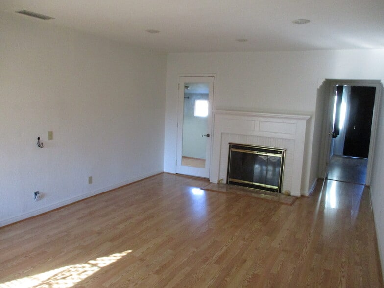 Building Photo - 18649 Chase St