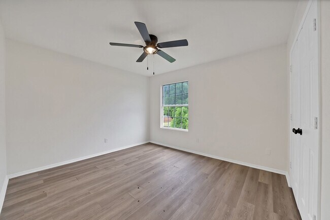 Building Photo - 7548 Meadow Creek Dr