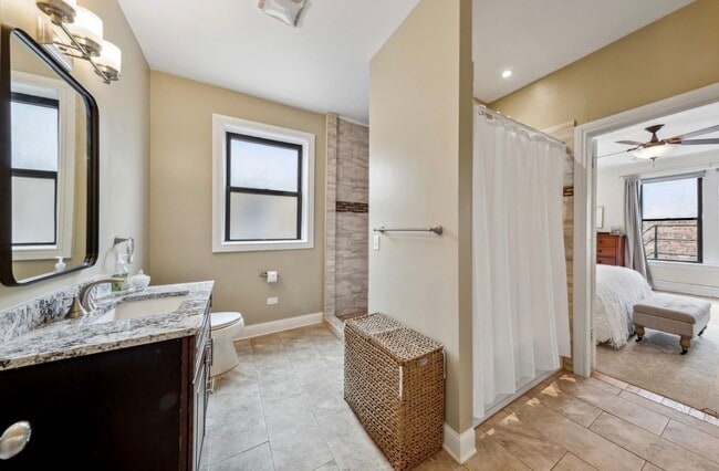 Building Photo - 5054 S Woodlawn Ave