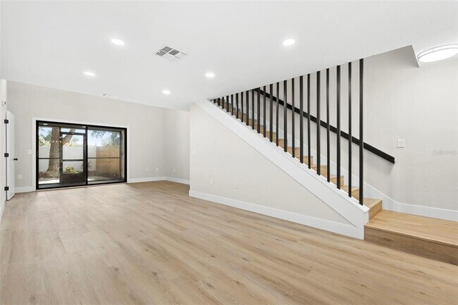 Building Photo - 805 N Clake Ave