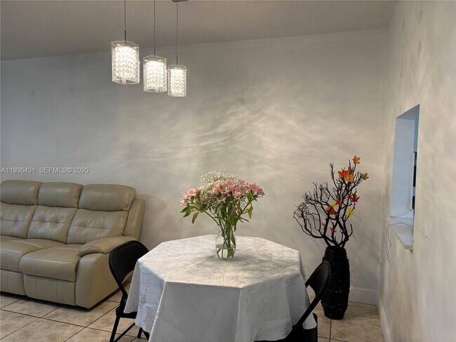 Building Photo - 351 Cambridge Rd