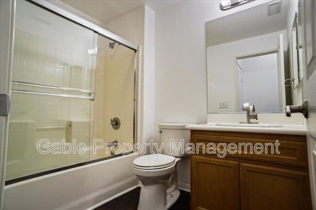 Building Photo - 27023 Fairway Ln