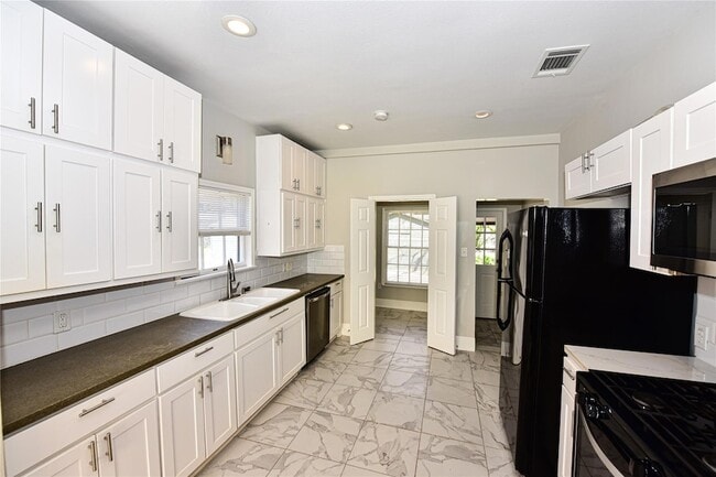 Building Photo - 410 Kenniston Dr