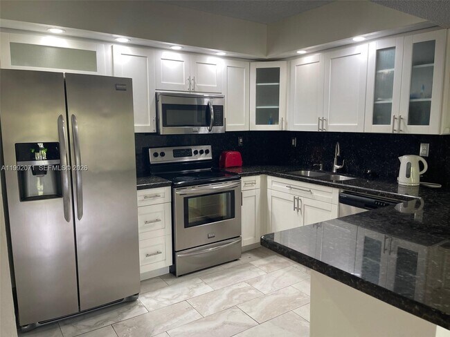 Building Photo - 8810 SW 132nd Pl