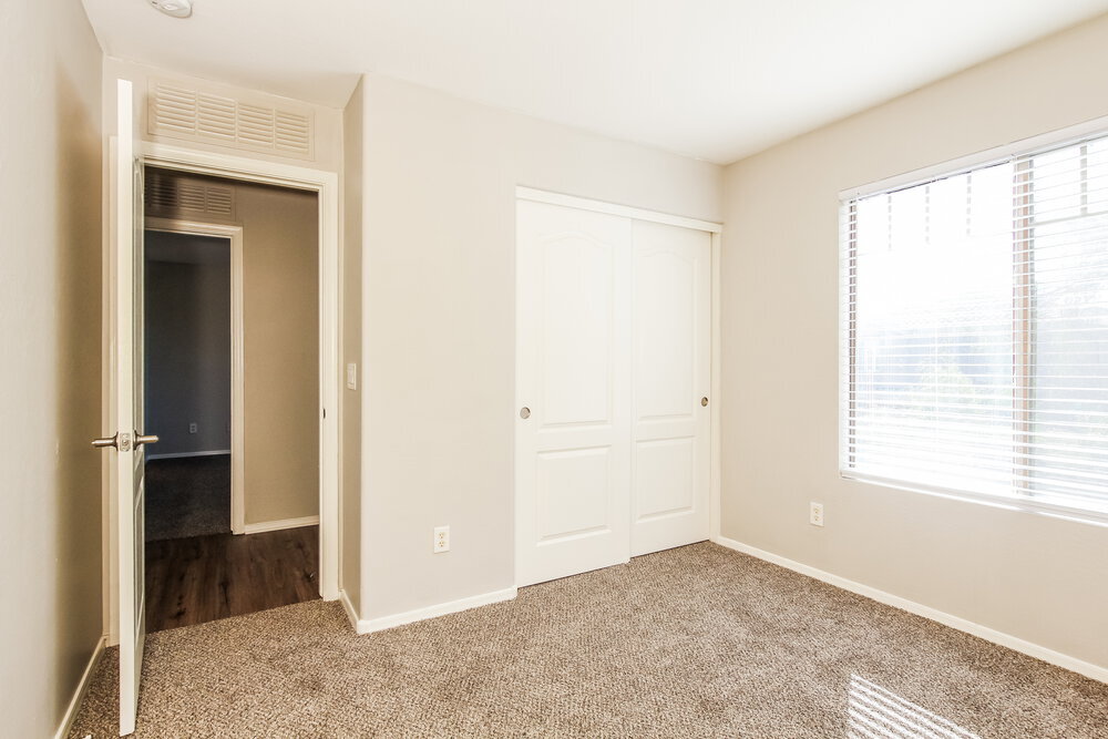 Building Photo - 12938 W Fleetwood Ln