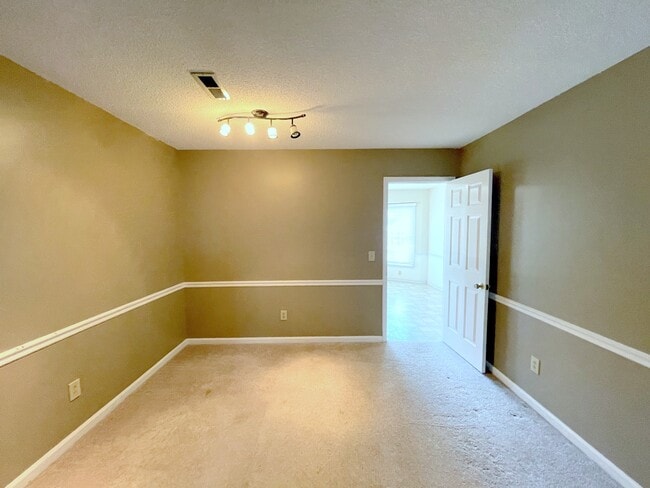 Building Photo - 6930 Steeplechase Dr NW