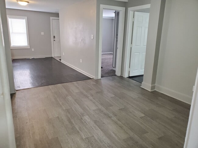 Building Photo - Very nice and recently remodeled 2BR rancher with 1 car garage